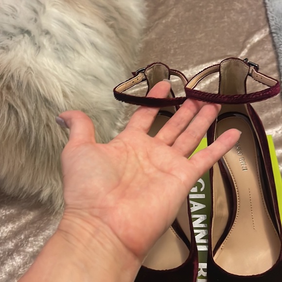 Gianni Bini velvet heels with ankle strap. - Picture 2 of 5